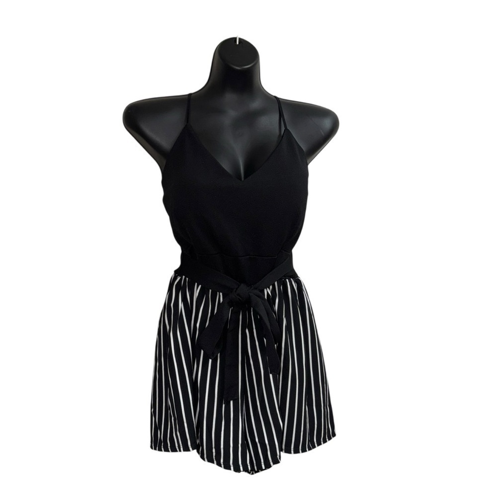 Fashion Magazine Women's Size XL Romper Belted Cross Straps Sleeveless Striped